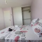 Avec Piscine • 15' *