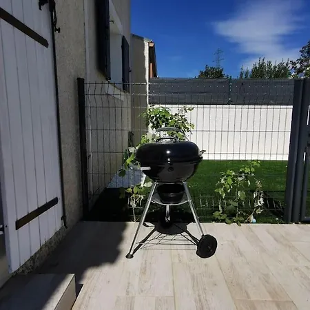 Villa Avec Piscine • 15' *