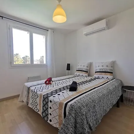 Avec Piscine • 15' Villa *