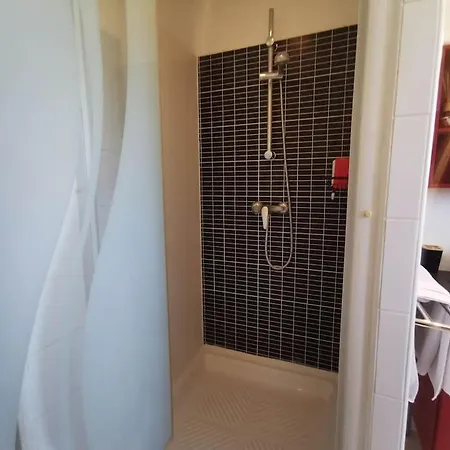 Avec Piscine • 15' Villa