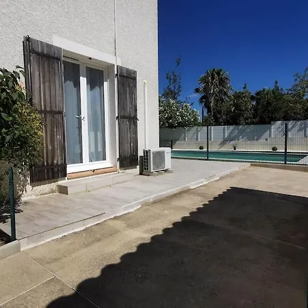 Villa Avec Piscine • 15' *