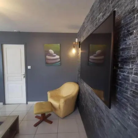 Villa Avec Piscine • 15'