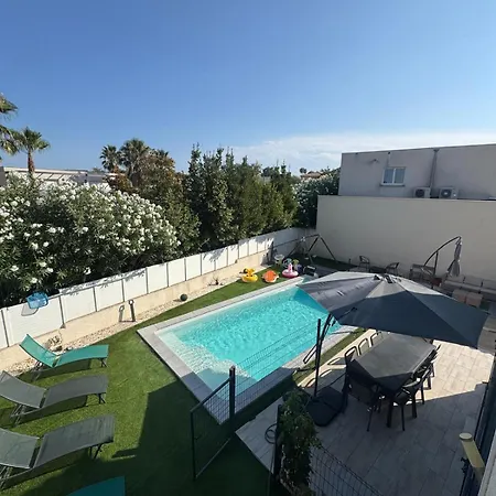 Avec Piscine • 15'