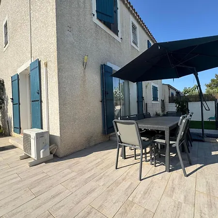 Villa Avec Piscine • 15' *