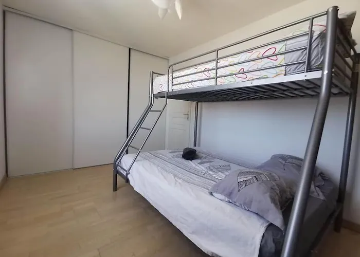 Βίλα Avec Piscine • 15' *