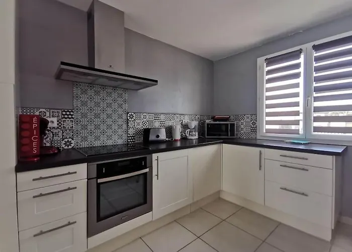 Βίλα Avec Piscine • 15'