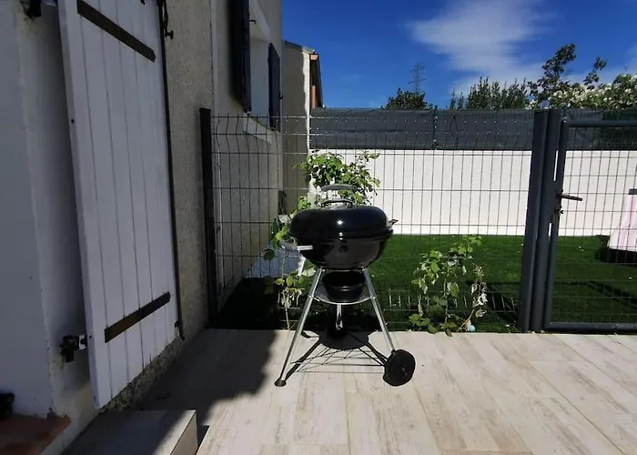 Βίλα Avec Piscine • 15' *